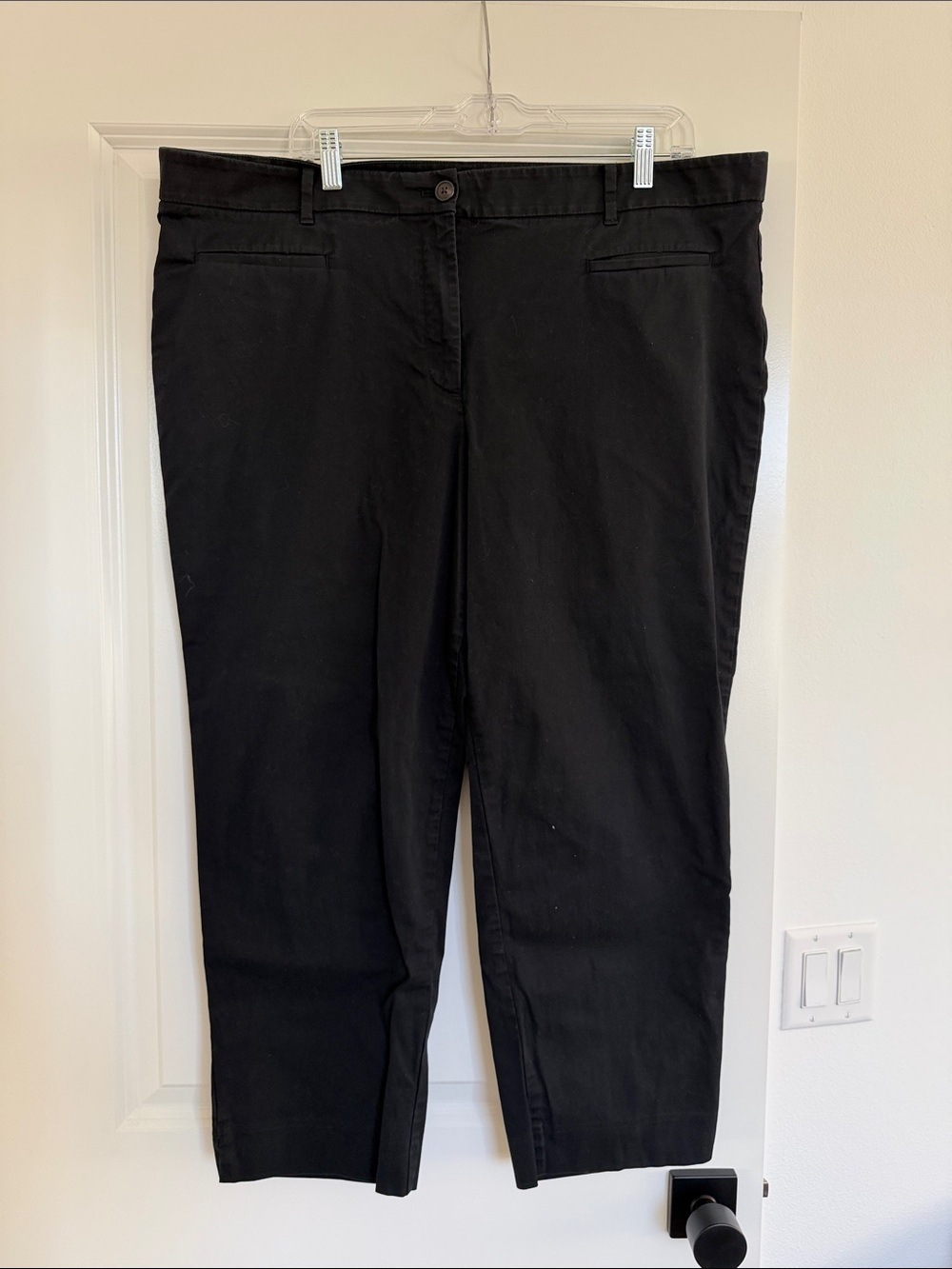 Ann Taylor Black Cropped Straight-Leg Jeans